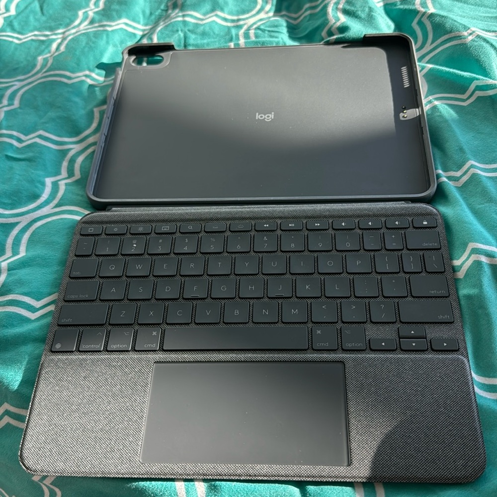 Logitech Combo Touch iPad Air (4th, 5th gen - 2020, 2022) Keyboard Case